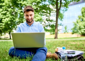 Should You Take Summer Classes Online?