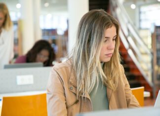 5 Flexible Jobs For Working Students